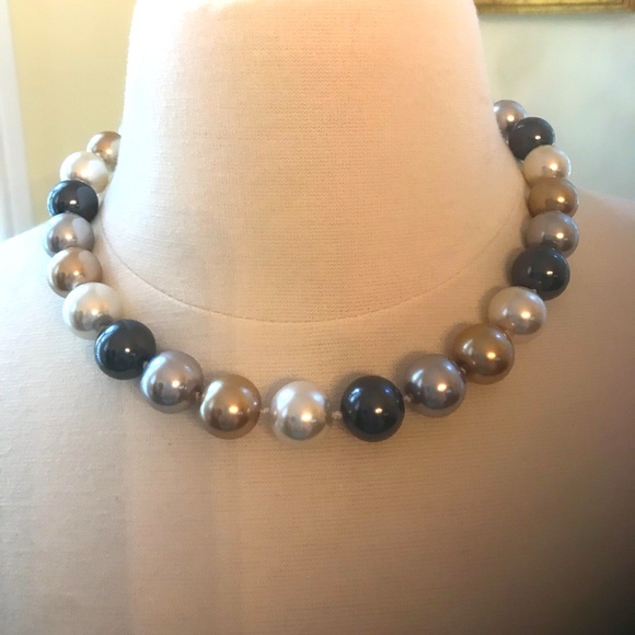 Faux Pearl Necklace - Picture 1 of 6